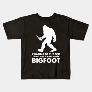 I wanna be the one who has a beer with Bigfoot Kids T-Shirt